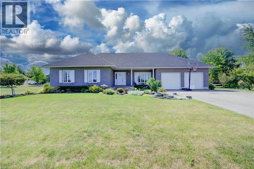 17 MINTO PINES Road  Minto, ON N0G 2L0