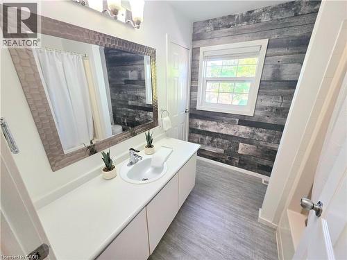 26 Poplar Drive Unit# 5, Cambridge, ON - Indoor Photo Showing Bathroom