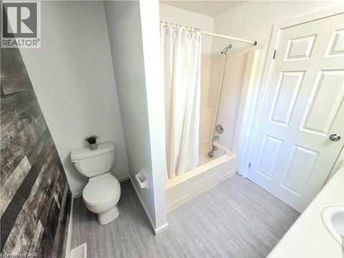 26 Poplar Drive Unit# 5, Cambridge, ON - Indoor Photo Showing Bathroom