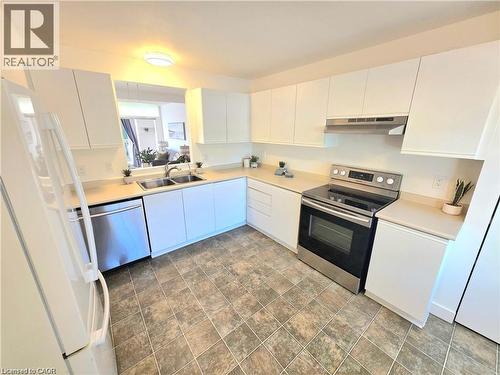 26 Poplar Drive Unit# 5, Cambridge, ON - Indoor Photo Showing Kitchen With Double Sink