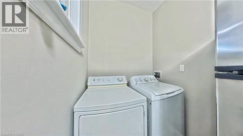 Laundry room featuring washer and clothes dryer - 25 Spadina Avenue, Hamilton, ON - Indoor Photo Showing Laundry Room