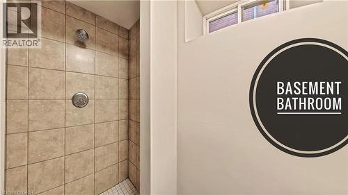 Full bathroom with a stall shower - 25 Spadina Avenue, Hamilton, ON - Indoor Photo Showing Bathroom