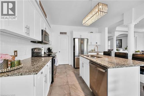 130 Chartwell Circle, Hamilton, ON - Indoor Photo Showing Kitchen With Double Sink With Upgraded Kitchen