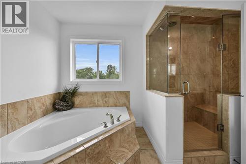 130 Chartwell Circle, Hamilton, ON - Indoor Photo Showing Bathroom