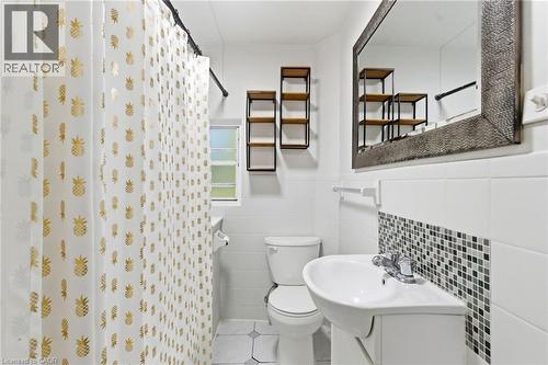 97 Francis Street, Hamilton, ON - Indoor Photo Showing Bathroom