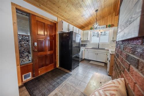 8796 Colony Road, Wardner, BC - Indoor Photo Showing Other Room