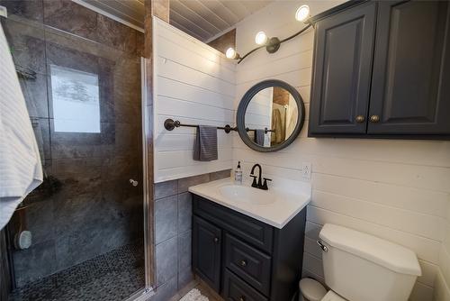8796 Colony Road, Wardner, BC - Indoor Photo Showing Bathroom
