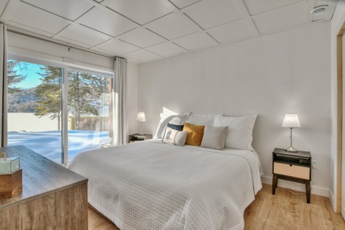 Chambre à coucher principale - 479 Ch. Du Lac-Des-Cornes, Chute-Saint-Philippe, QC - Indoor Photo Showing Bedroom