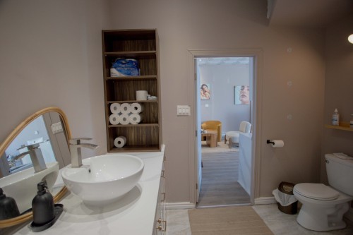 Salle de bains - A-4813 Boul. St-Charles, Montréal (Pierrefonds-Roxboro), QC - Indoor Photo Showing Bathroom