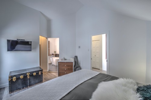 Chambre à coucher principale - 1921 Rue Du Skieur, Sainte-Adèle, QC - Indoor Photo Showing Bedroom