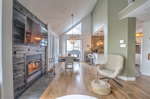 Salon - 1921 Rue Du Skieur, Sainte-Adèle, QC - Indoor Photo Showing Living Room With Fireplace