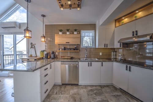 Cuisine - 1921 Rue Du Skieur, Sainte-Adèle, QC - Indoor Photo Showing Kitchen With Double Sink