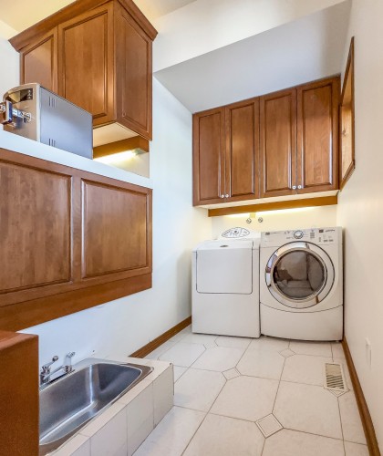 Salle de lavage - 468 Rue Lakeshore, Beaconsfield, QC - Indoor Photo Showing Laundry Room