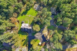 8273 Thomson Pl  Central Saanich, BC V8M 1T6