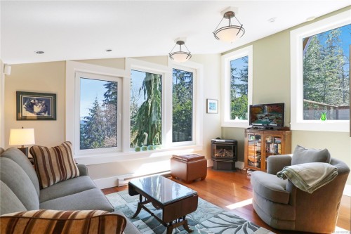 6520 Eagles Dr, Courtenay, BC 