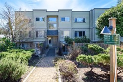 111-2250 Manor Pl  Comox, BC V9M 1C5