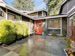 1042 Donwood Dr  Saanich, BC V8X 4G3