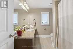 4 pc main bathroom upstairs - 