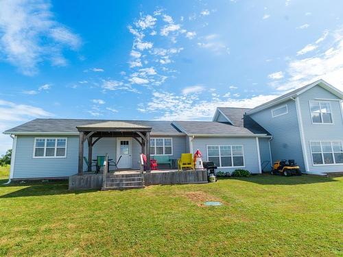18 Shore Rd E, Hampton, PE 