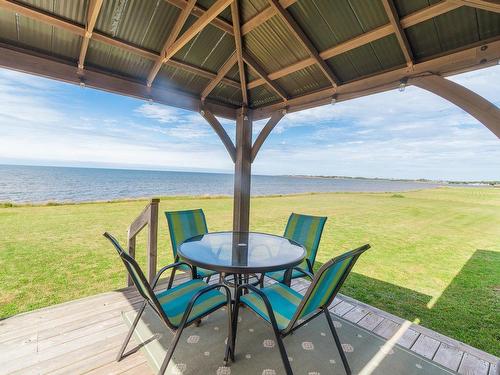 18 Shore Rd E, Hampton, PE 