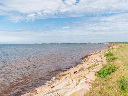 18 Shore Rd E, Hampton, PE 