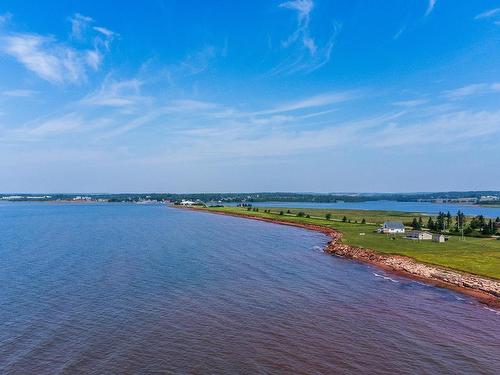 18 Shore Rd E, Hampton, PE 