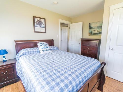 18 Shore Rd E, Hampton, PE 