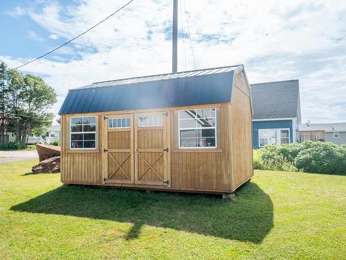 18 Shore Rd E, Hampton, PE 