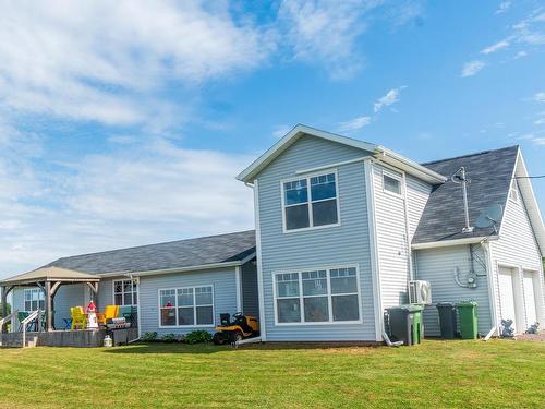 18 Shore Rd E, Hampton, PE 