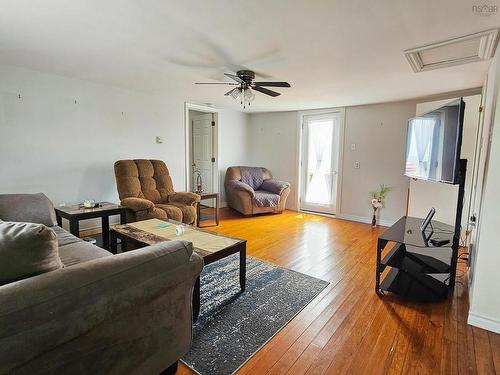 4606 Highway 2, Upper Economy, NS 