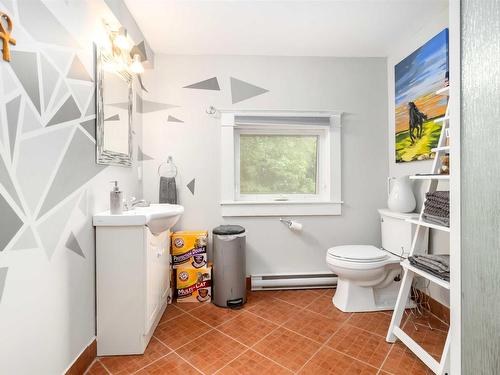 949 Mclean Street, Halifax, NS 