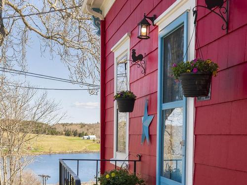 94 King Street  Lunenburg, NS B0J 2C0