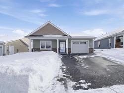 35 Elizabeth Avenue  Garlands Crossing, NS B0N 2T0