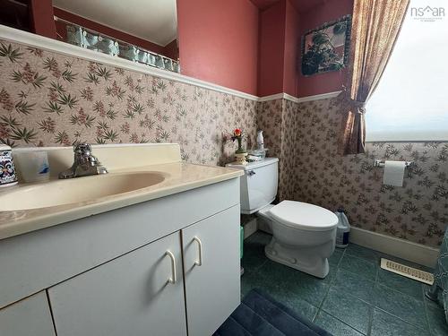 9596 105 Highway, Whycocomagh, NS - Indoor Photo Showing Bathroom