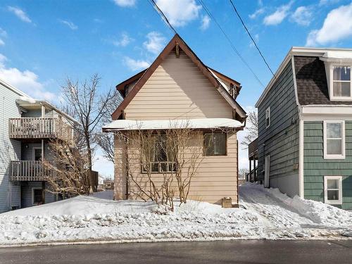 102 King Street  Dartmouth, NS B2Y 2S1