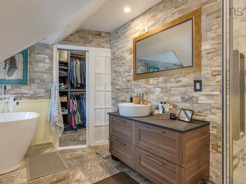 10352 1 Highway, Paradise, NS 