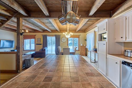 Cuisine - 51 Ch. Solange, Saint-Donat, QC - Indoor