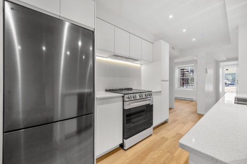 Cuisine - 516 Rue Cherrier, Montréal (Le Plateau-Mont-Royal), QC - Indoor Photo Showing Kitchen With Upgraded Kitchen