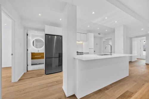 Cuisine - 516 Rue Cherrier, Montréal (Le Plateau-Mont-Royal), QC - Indoor Photo Showing Kitchen With Upgraded Kitchen