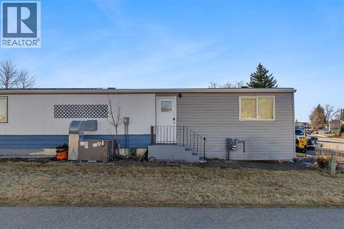 101 Huntstrom Drive Ne, Calgary, AB - Outdoor