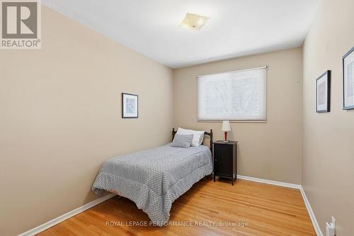 2266 Fife Crescent, Ottawa, ON - Indoor Photo Showing Bedroom