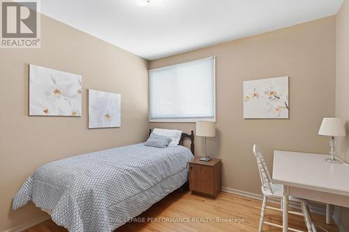 2266 Fife Crescent, Ottawa, ON - Indoor Photo Showing Bedroom