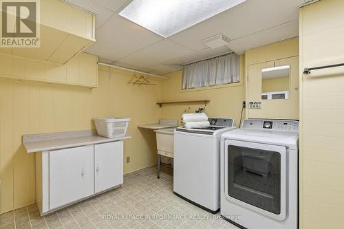 2266 Fife Crescent, Ottawa, ON - Indoor Photo Showing Laundry Room