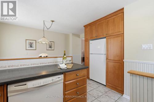 2266 Fife Crescent, Ottawa, ON - Indoor Photo Showing Kitchen