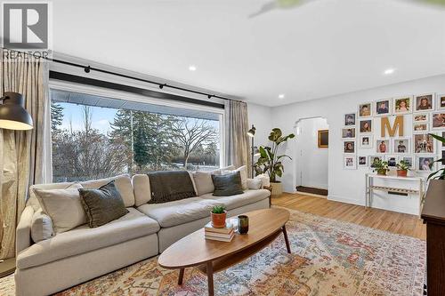 living room - 3231 25 Street Sw, Calgary, AB - Indoor Photo Showing Living Room