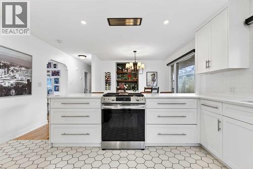 kitchen - 3231 25 Street Sw, Calgary, AB - Indoor Photo Showing Kitchen