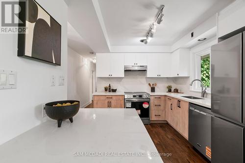 1302 Martley Drive, Mississauga, ON - Indoor Photo Showing Kitchen