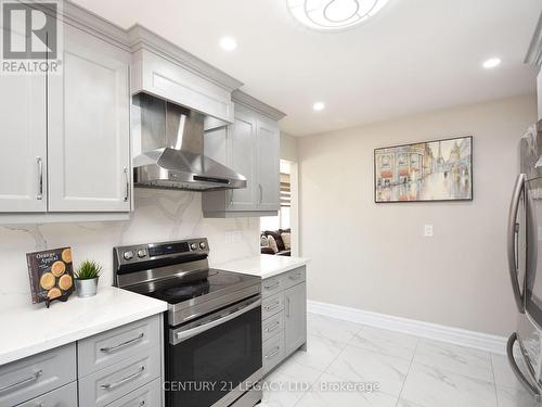 3368 Chipley Crescent, Mississauga, ON - Indoor Photo Showing Kitchen