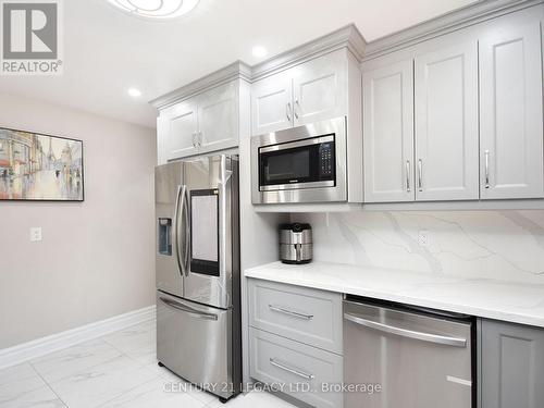 3368 Chipley Crescent, Mississauga, ON - Indoor Photo Showing Kitchen