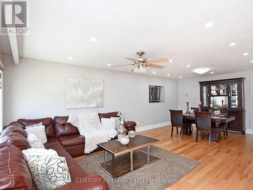 3368 Chipley Crescent, Mississauga, ON - Indoor Photo Showing Living Room